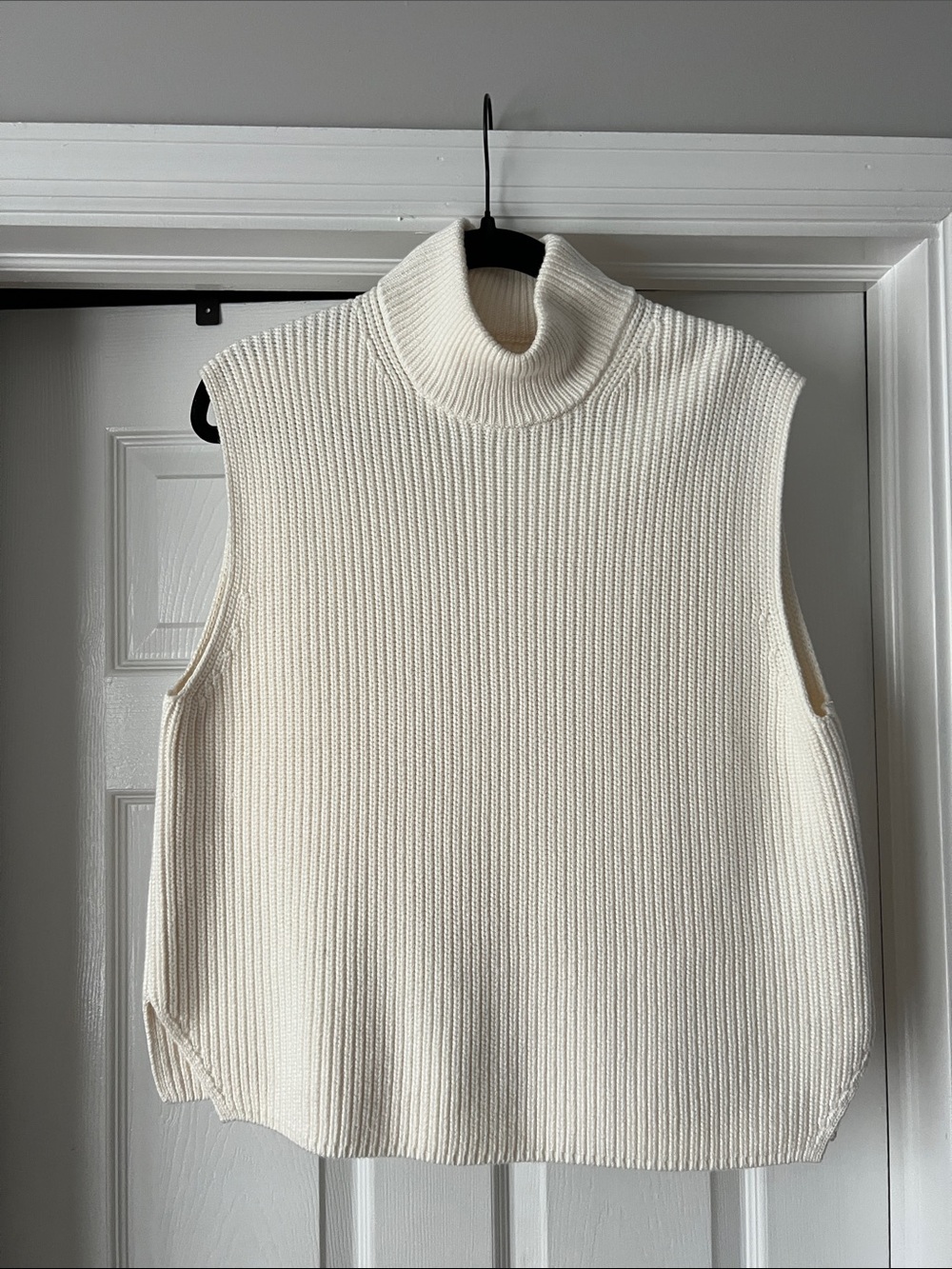 Abercrombie Sleeveless Turtleneck Knit Sweater Vest - Cream